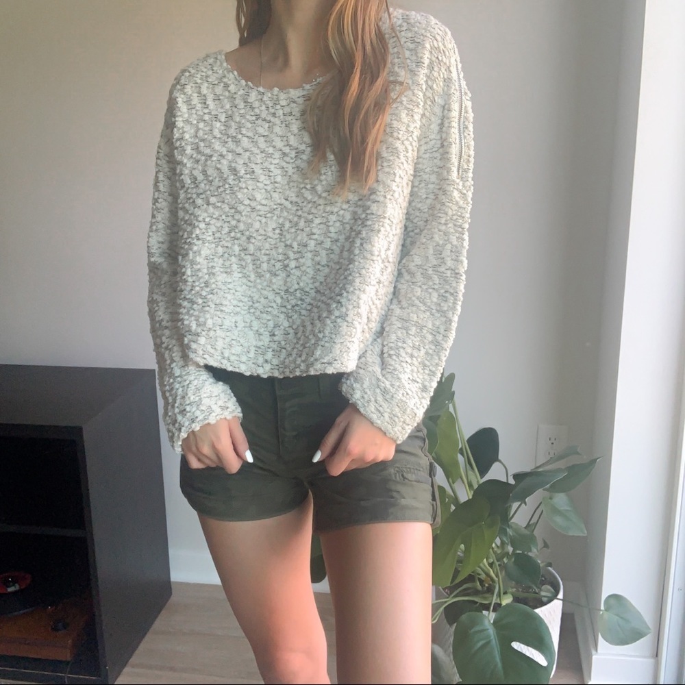 Silence and Noise Bouncle Sweater Size M